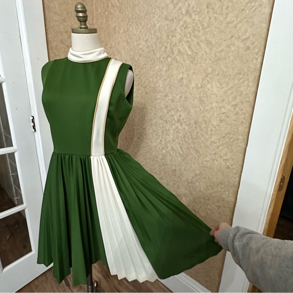 VTG 60s Green & White Pleated A line Mod Sleeveless Knee Length Party Dress